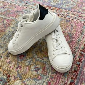 A NEW DAY size 6 sneakers